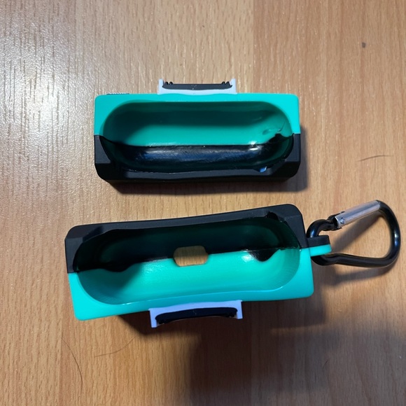 Silicone case for AirPod Pros - camera - Picture 2 of 2